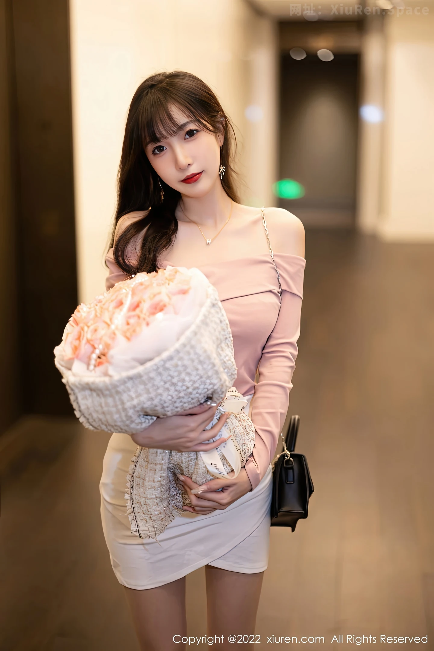 图片[2]-[XiuRen秀人网] VOL.5934 模特林星阑紫色露肩上衣配白短裙露蕾丝内衣开档肉丝诱惑写真81P-秀人网官方网站